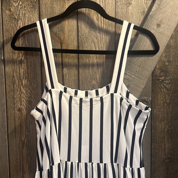 Loft White & Black Tiered Stripe Shift Dress  size 12 worn twice - Picture 6 of 7